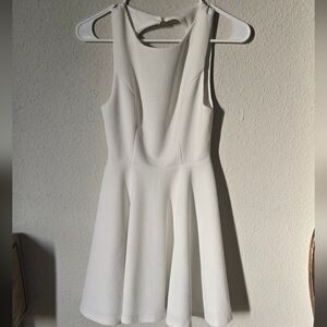 Elegant White Sleeveless Mini Dress